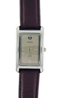 D225-25131
Case material: brass
Braclet material: genuine leather
Movement type: quartz-mechanical