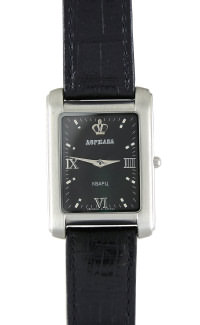 D228-25131
Case material: brass
Braclet material: genuine leather
Movement type: quartz-mechanical