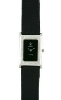 D76-15133
Case material: alloy
Braclet material: genuine leather
Movement type: quartz-mechanical